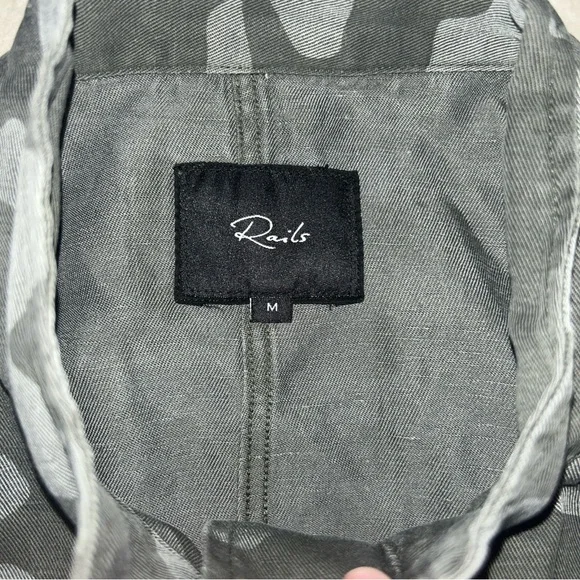 Rails Size Medium Women's Gray Camouflage Jacket with Red Rose Patches - Picture 5 of 9